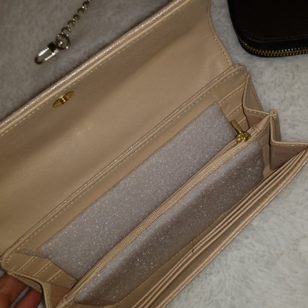 NWOT Bundle Wallets - Picture 5 of 6